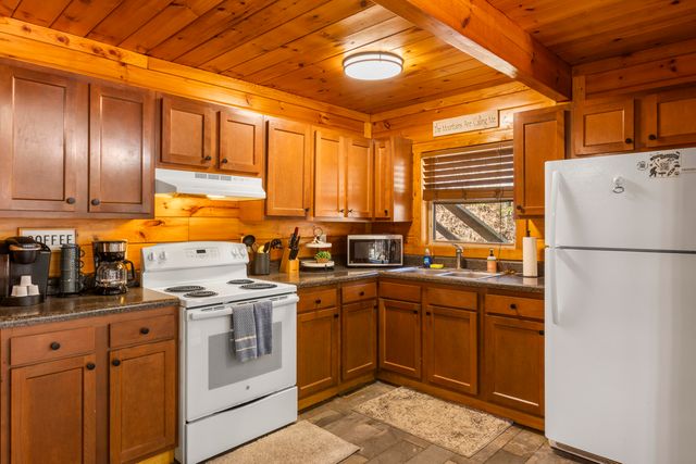 404 Paradise Drive, Rogers, KY 41365