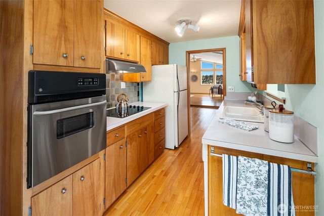 2530 26th Avenue W, Seattle, WA 98199