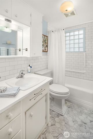 2530 26th Avenue W, Seattle, WA 98199