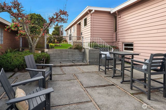 2530 26th Avenue W, Seattle, WA 98199