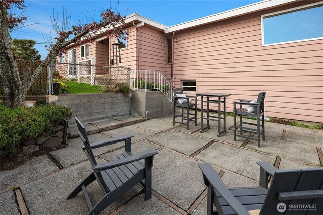 2530 26th Avenue W, Seattle, WA 98199