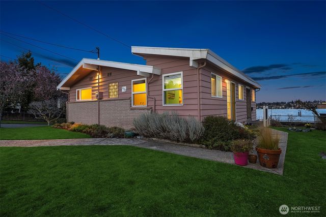 2530 26th Avenue W, Seattle, WA 98199