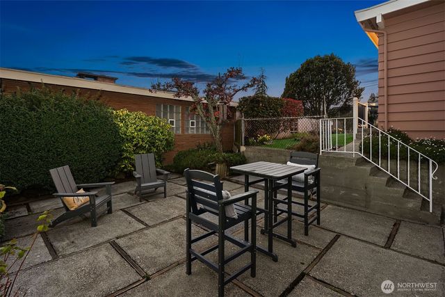 2530 26th Avenue W, Seattle, WA 98199