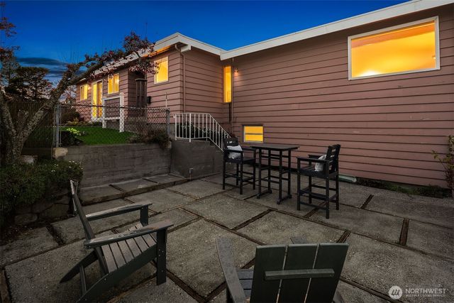 2530 26th Avenue W, Seattle, WA 98199