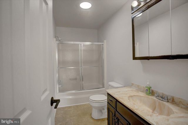 14 W GRANDVIEW AVE, Mercersburg, PA 17236