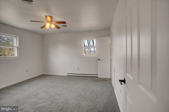 14 W GRANDVIEW AVE, Mercersburg, PA 17236