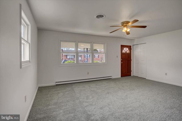 14 W GRANDVIEW AVE, Mercersburg, PA 17236