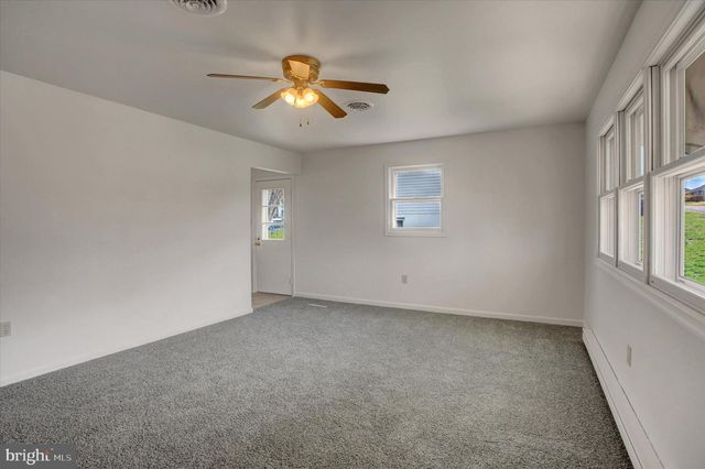 14 W GRANDVIEW AVE, Mercersburg, PA 17236