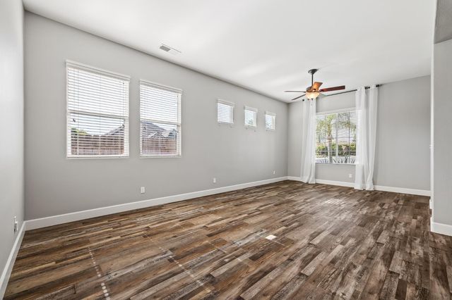 3128 Powers Avenue, Clovis, CA 93619