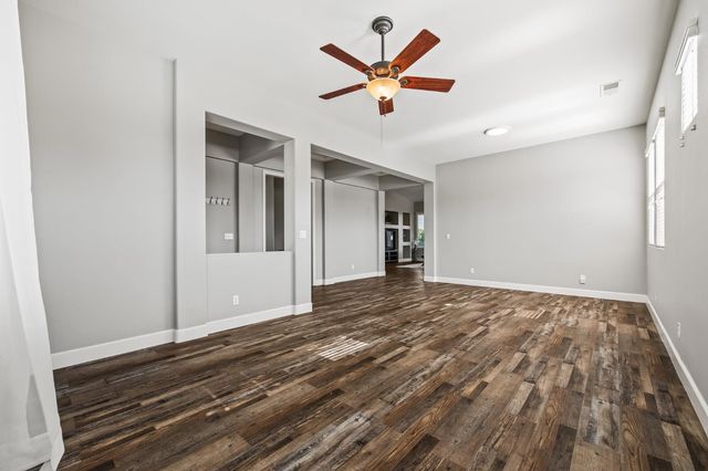 3128 Powers Avenue, Clovis, CA 93619