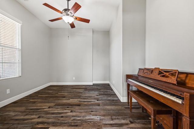 3128 Powers Avenue, Clovis, CA 93619