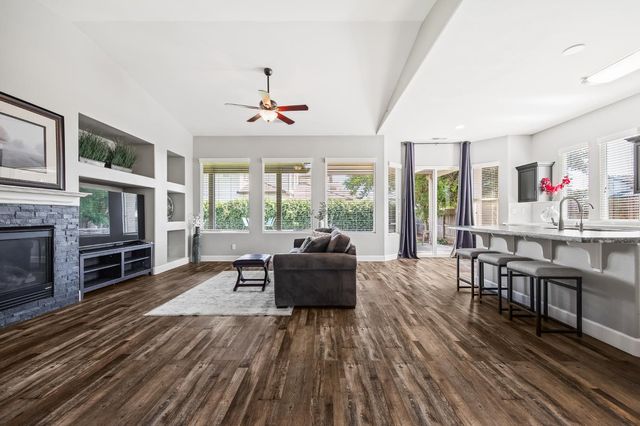 3128 Powers Avenue, Clovis, CA 93619