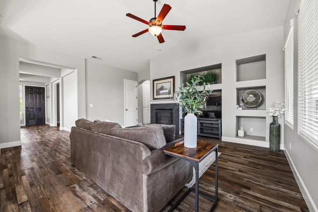 3128 Powers Avenue, Clovis, CA 93619