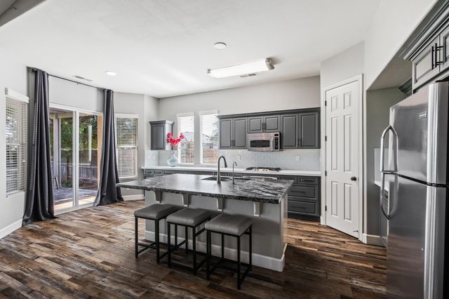 3128 Powers Avenue, Clovis, CA 93619