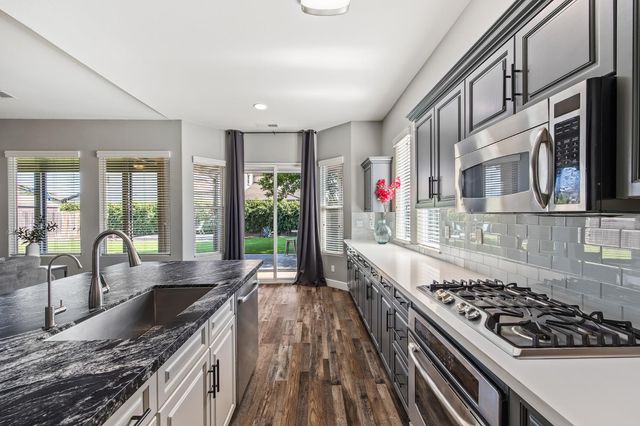 3128 Powers Avenue, Clovis, CA 93619