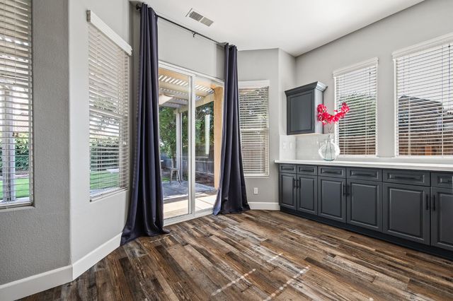 3128 Powers Avenue, Clovis, CA 93619