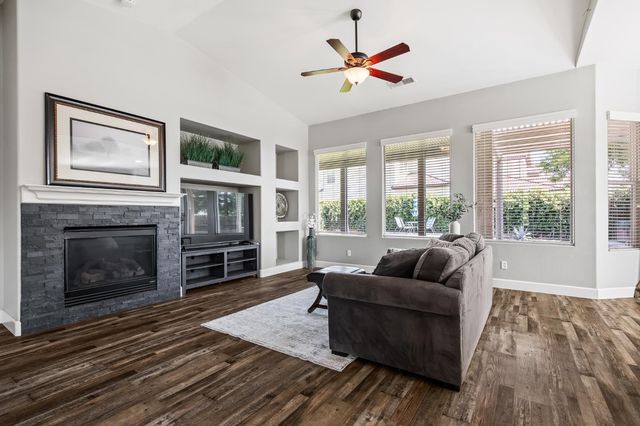 3128 Powers Avenue, Clovis, CA 93619