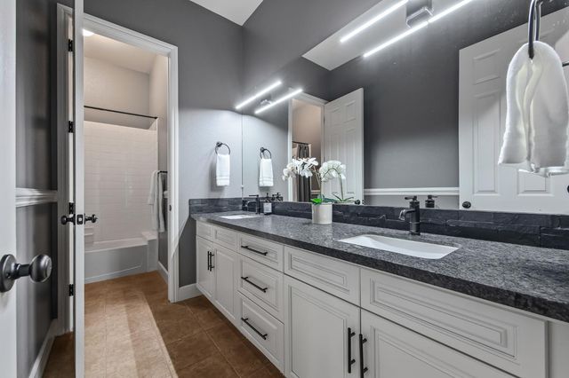 3128 Powers Avenue, Clovis, CA 93619