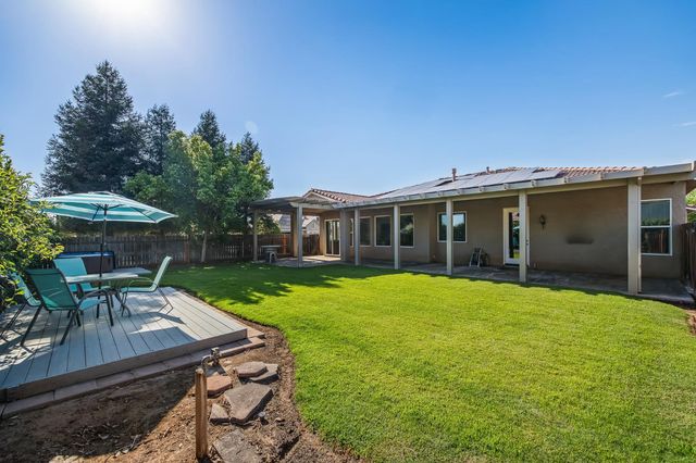 3128 Powers Avenue, Clovis, CA 93619