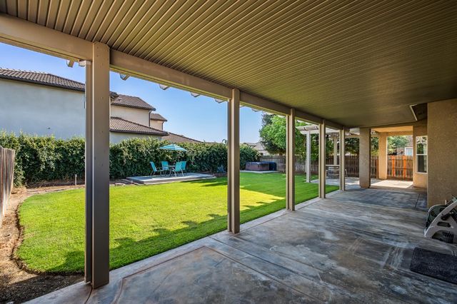 3128 Powers Avenue, Clovis, CA 93619