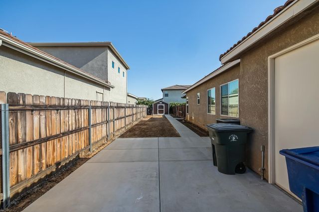 3128 Powers Avenue, Clovis, CA 93619