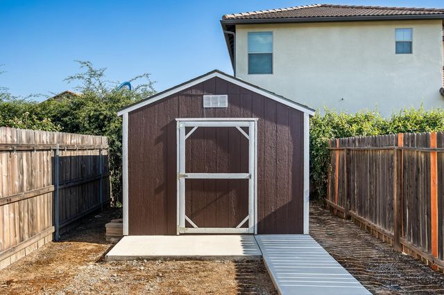 3128 Powers Avenue, Clovis, CA 93619