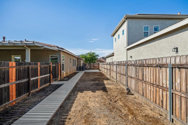 3128 Powers Avenue, Clovis, CA 93619