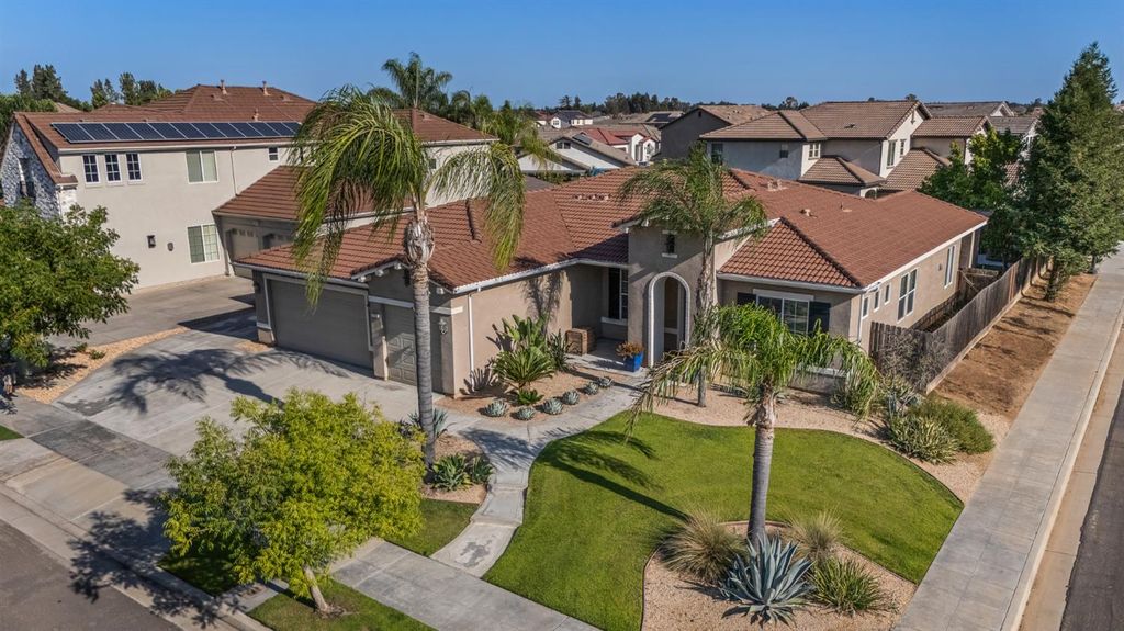 3128 Powers Avenue, Clovis, CA 93619