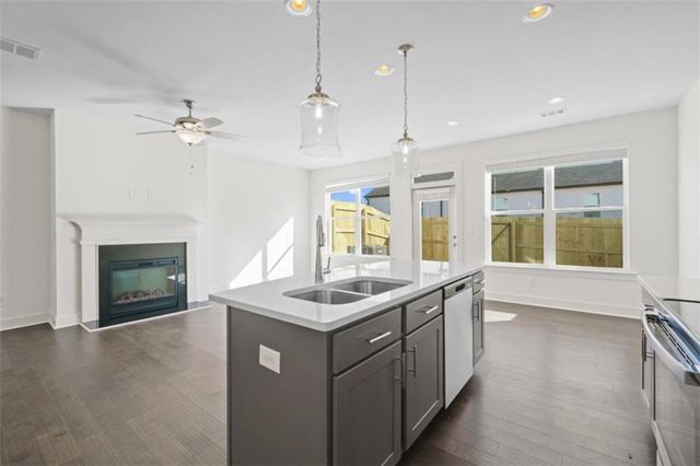 28 Auburn Valley Way, Auburn, GA 30011