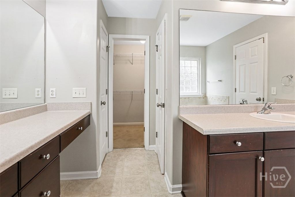 Image 14 of property listing at 160 CHAPEL Lake S, Savannah, GA 31419