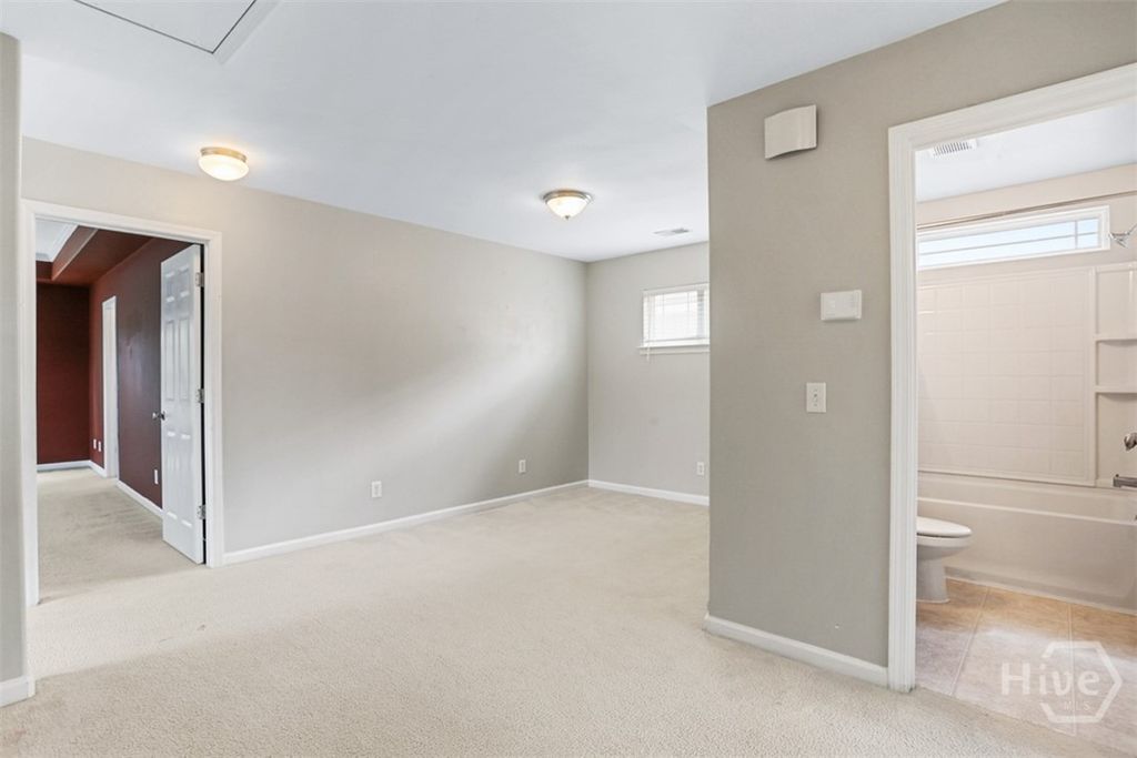 Image 16 of property listing at 160 CHAPEL Lake S, Savannah, GA 31419