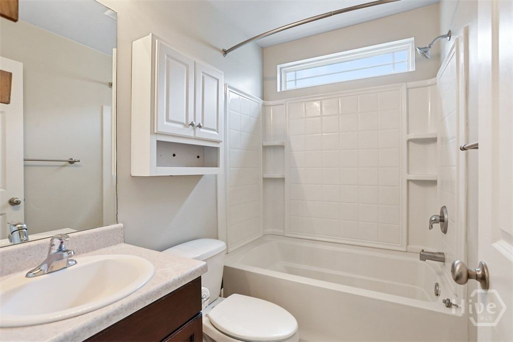 Image 17 of property listing at 160 CHAPEL Lake S, Savannah, GA 31419