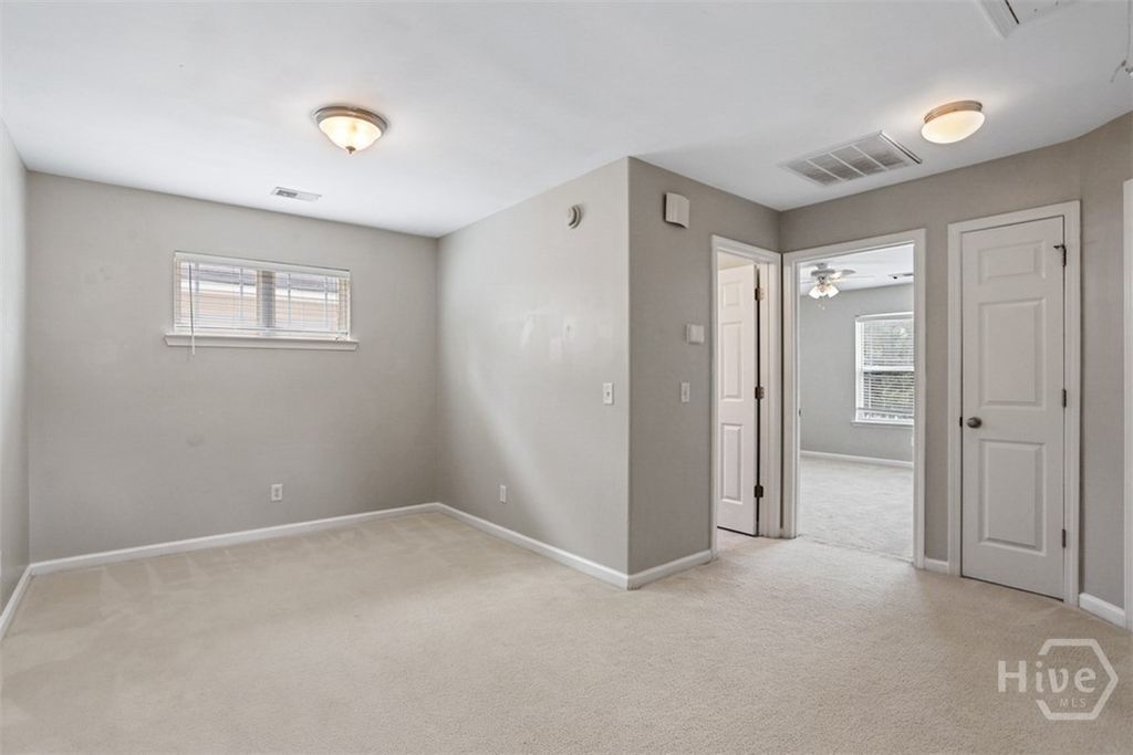 Image 18 of property listing at 160 CHAPEL Lake S, Savannah, GA 31419
