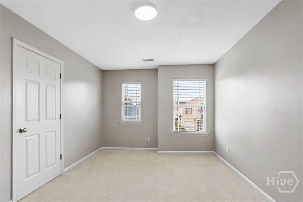 Image 21 of property listing at 160 CHAPEL Lake S, Savannah, GA 31419