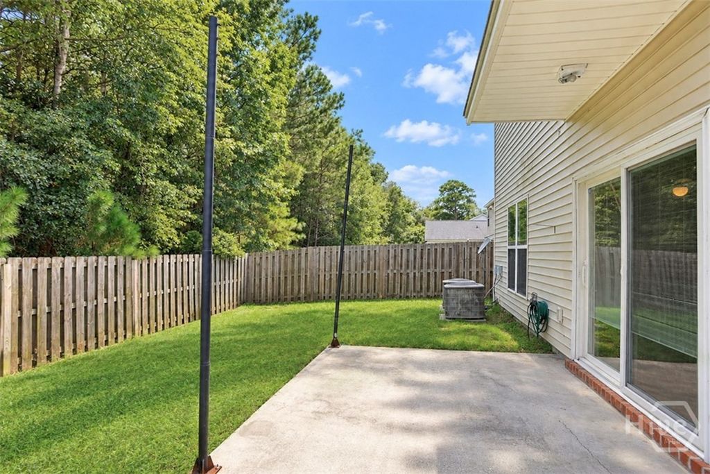 Image 25 of property listing at 160 CHAPEL Lake S, Savannah, GA 31419