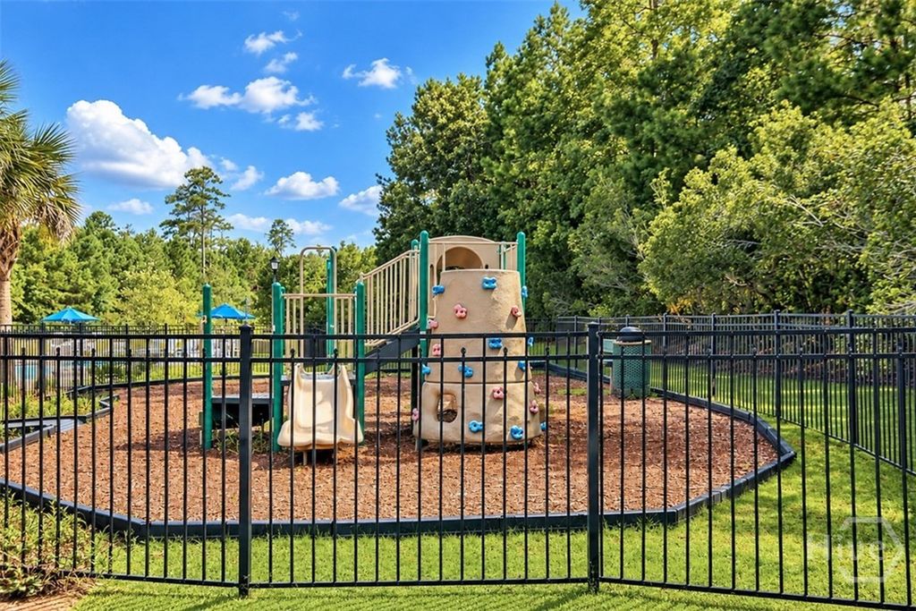 Image 30 of property listing at 160 CHAPEL Lake S, Savannah, GA 31419