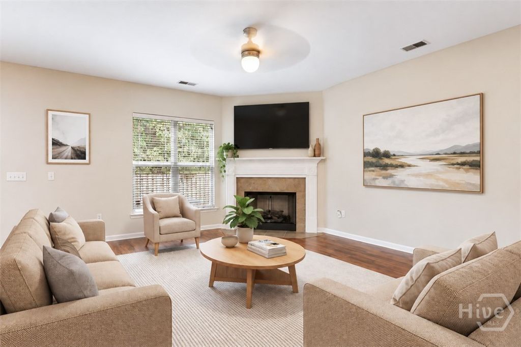 Image 4 of property listing at 160 CHAPEL Lake S, Savannah, GA 31419