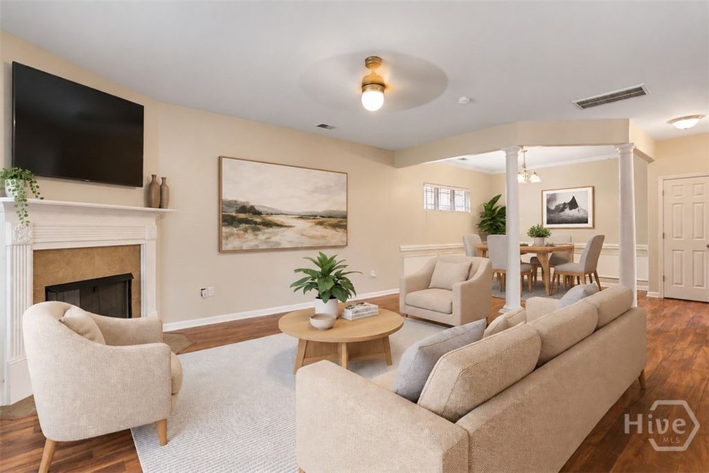 Image 5 of property listing at 160 CHAPEL Lake S, Savannah, GA 31419