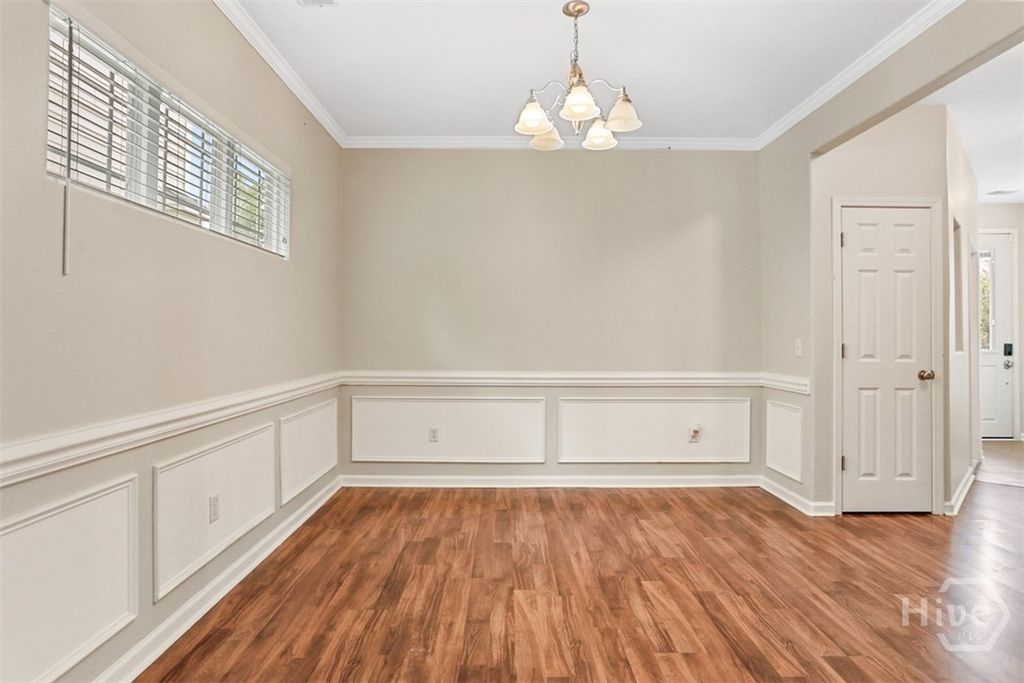Image 7 of property listing at 160 CHAPEL Lake S, Savannah, GA 31419