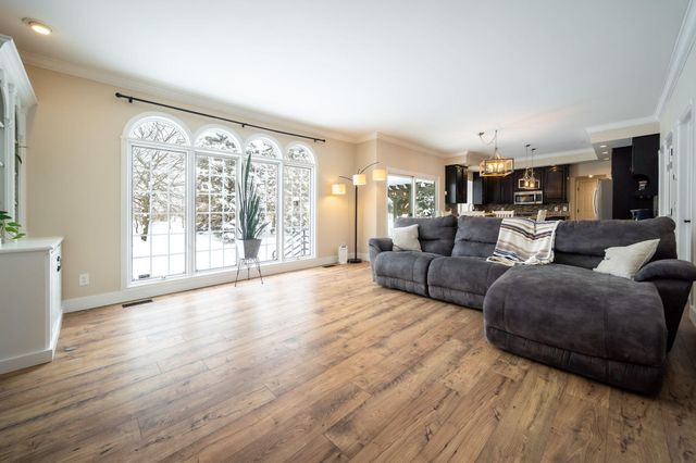 1367 Meadow Green Court SE, Caledonia, MI 49316