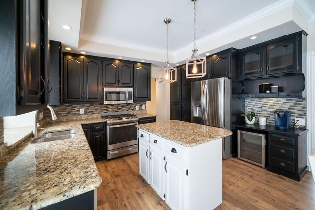 1367 Meadow Green Court SE, Caledonia, MI 49316