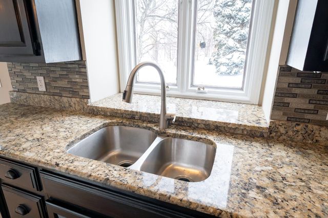 1367 Meadow Green Court SE, Caledonia, MI 49316