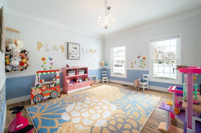 1367 Meadow Green Court SE, Caledonia, MI 49316