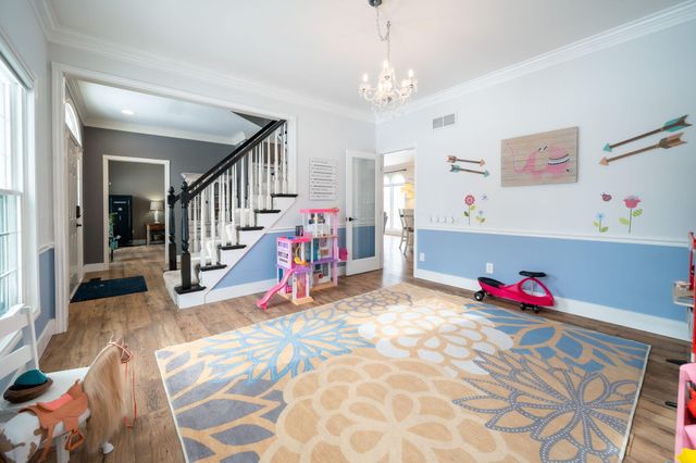 1367 Meadow Green Court SE, Caledonia, MI 49316