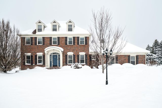 1367 Meadow Green Court SE, Caledonia, MI 49316