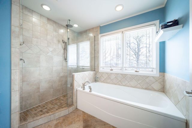 1367 Meadow Green Court SE, Caledonia, MI 49316