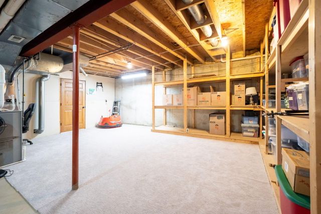 1367 Meadow Green Court SE, Caledonia, MI 49316