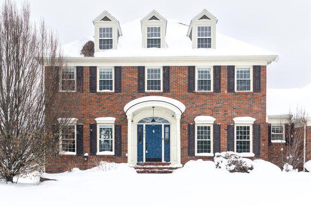 1367 Meadow Green Court SE, Caledonia, MI 49316