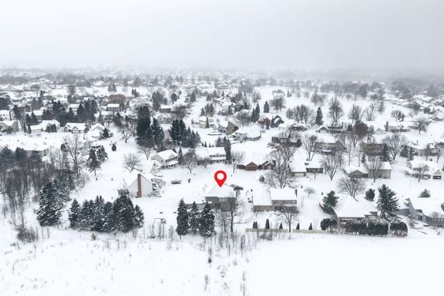 1367 Meadow Green Court SE, Caledonia, MI 49316