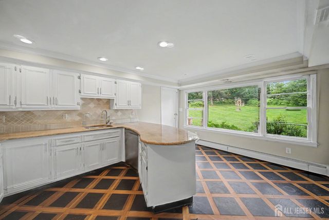 396 New Dover Road, Colonia, NJ 07067